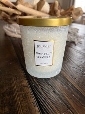 Bellevue Monk Fruit & Vanilla Candle - White and Gold